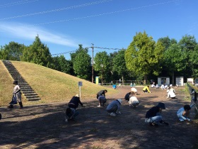 おやま公園の清掃＜実施：平成28年10月16日＞