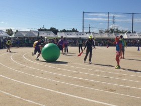 運動会「ジャンボボールリレー」